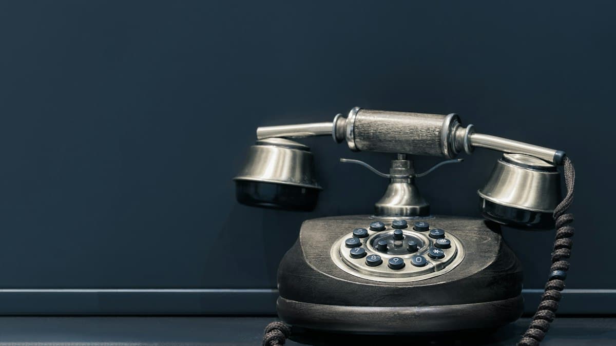 Omnichannel Customer Support Operations: Unifying Live Chat, Voice, Email & Social Ticketing featured visual